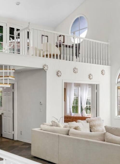 Stunning Mediterranean Mansion In Laurel Canyon Los Angeles Eksteriør billede