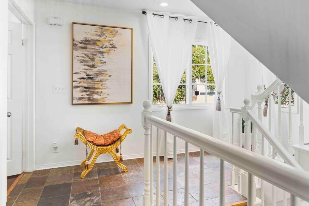 Stunning Mediterranean Mansion In Laurel Canyon Los Angeles Eksteriør billede