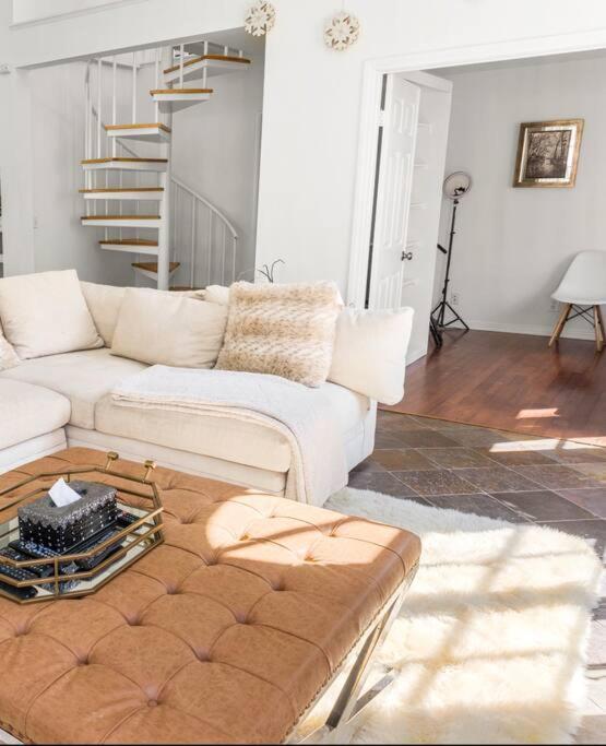 Stunning Mediterranean Mansion In Laurel Canyon Los Angeles Eksteriør billede