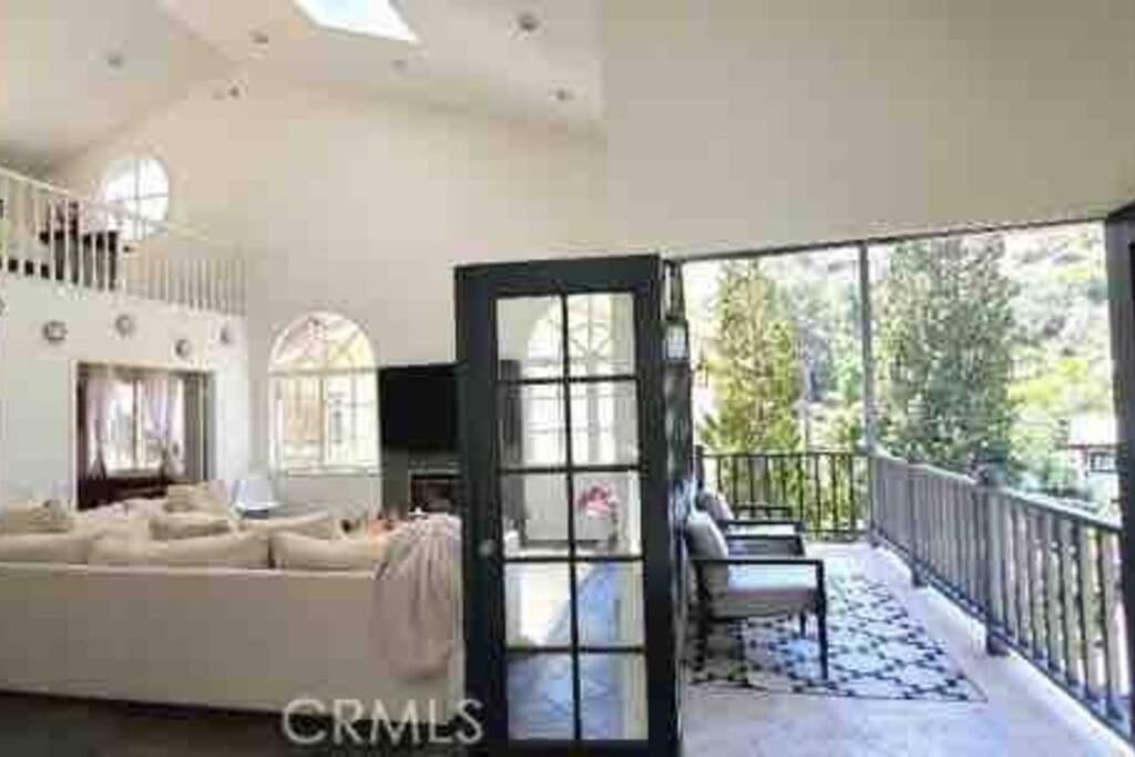 Stunning Mediterranean Mansion In Laurel Canyon Los Angeles Eksteriør billede
