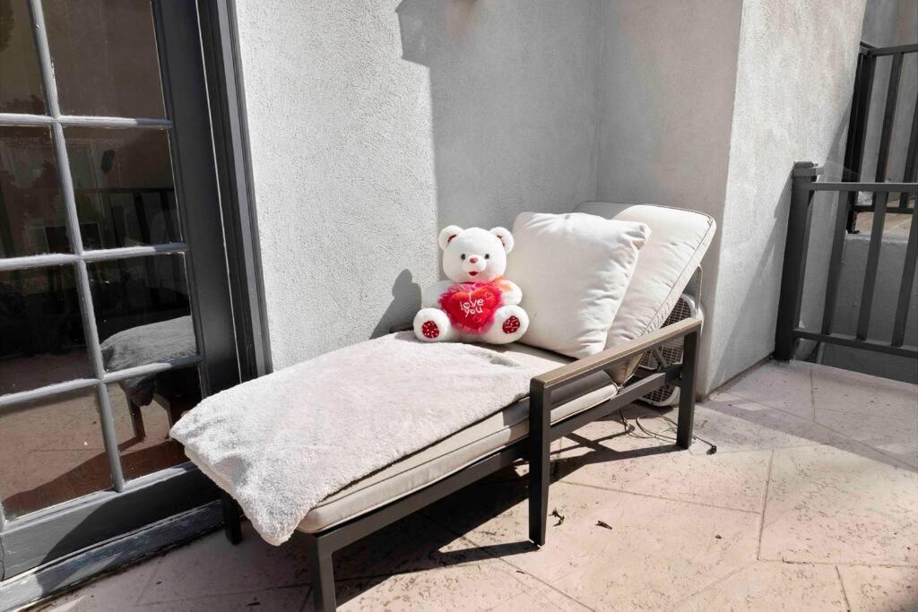 Stunning Mediterranean Mansion In Laurel Canyon Los Angeles Eksteriør billede