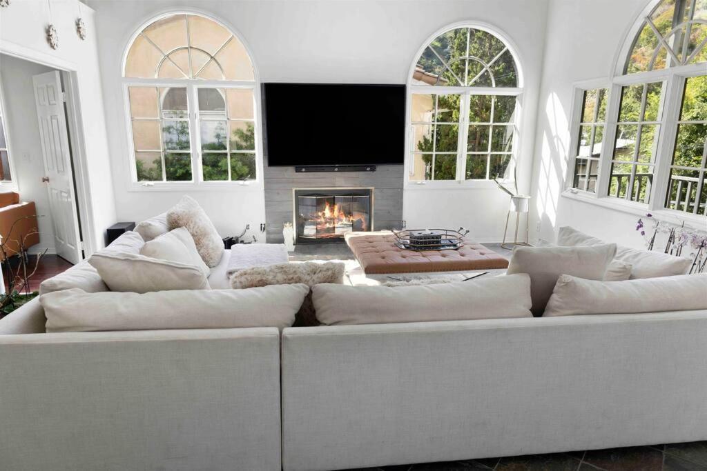 Stunning Mediterranean Mansion In Laurel Canyon Los Angeles Eksteriør billede