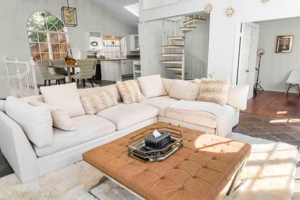 Stunning Mediterranean Mansion In Laurel Canyon Los Angeles Eksteriør billede